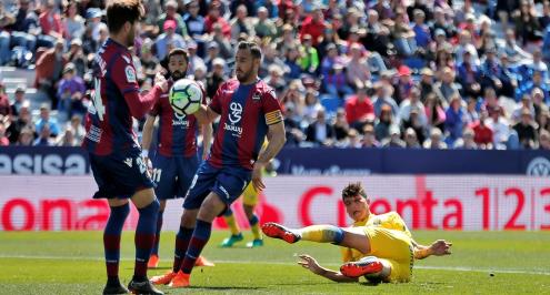 ليفانتي يقترب من البقاء في الليجا بفوز مثير على لاس بالماس 
